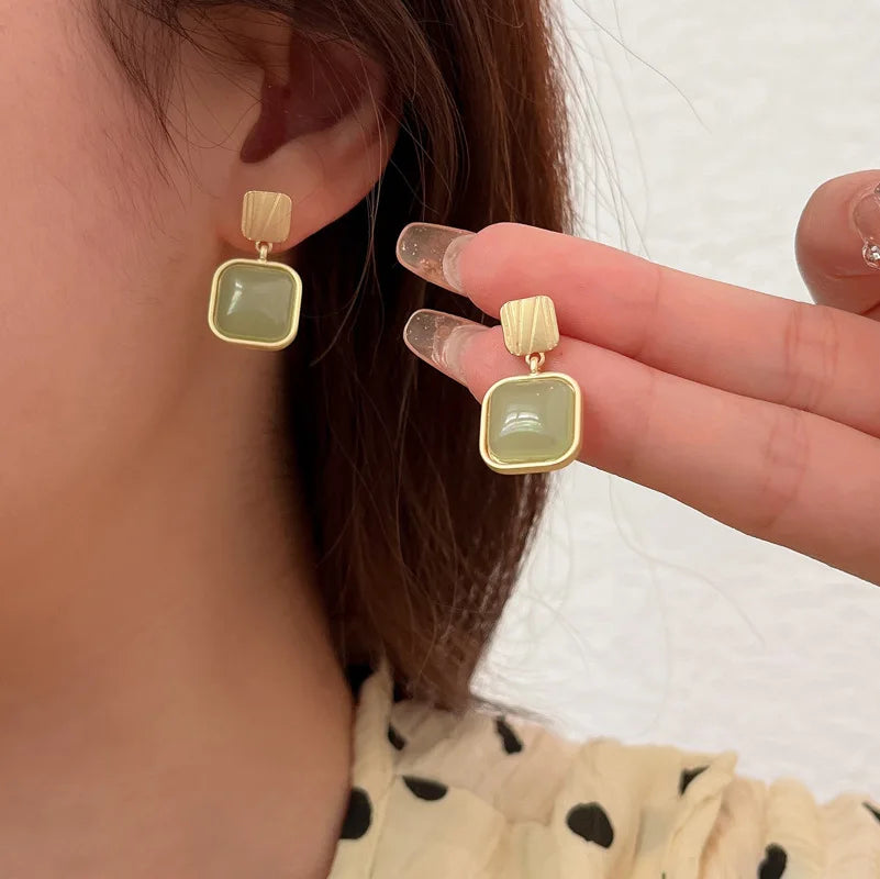 2022 Trend Summer Cute Geometric Ear Clip Earrings Retro Vintage Style Light Green Square Clip Earrings for Womn Without Holes