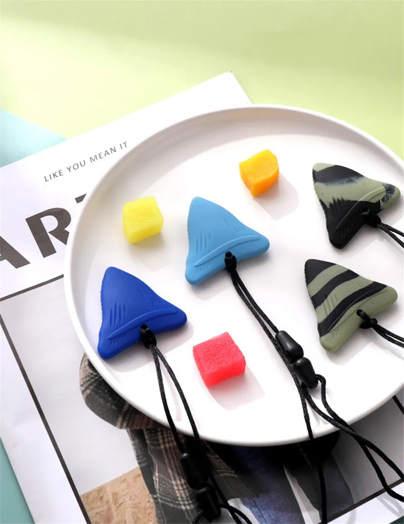 1 Pcs Sensory Chew Necklace Cartoon Chewy Kids Silicone Triangle Fangs Toys Silicone Teeth for Children with Autism Accessories