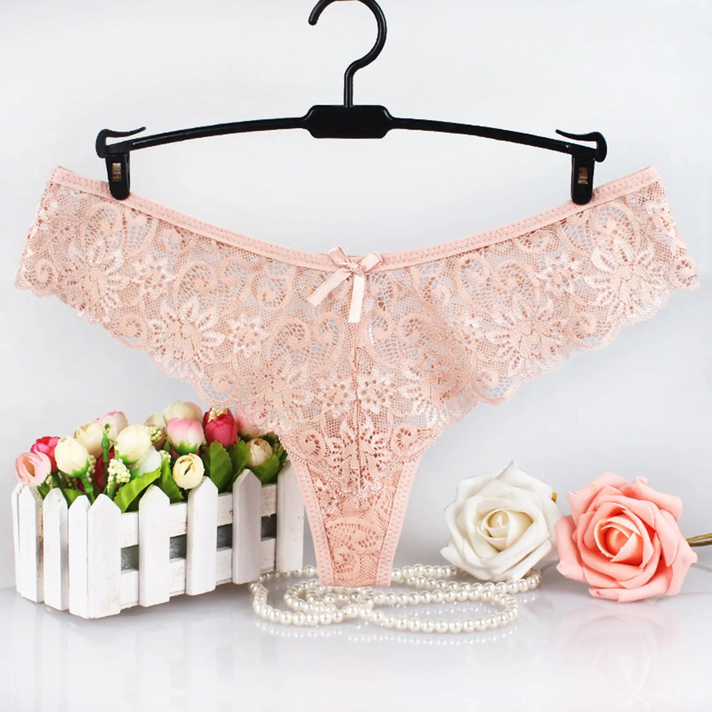 Women Lace Sexy T Pants Low Waist Panties Thong Female Underwear Exquisite Crotchless Shorts Sexy Lace Low-Rise G-String стринги