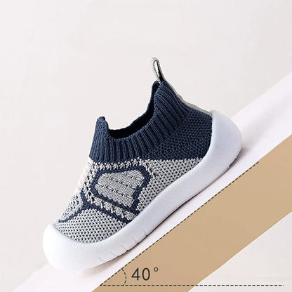 Children's New Toddler Shoes Explosion Spring and Fall Leisure The Baby Board Shoes Soft Soles Stirrups Korean Flyknit Shoe