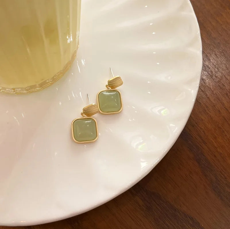 2022 Trend Summer Cute Geometric Ear Clip Earrings Retro Vintage Style Light Green Square Clip Earrings for Womn Without Holes