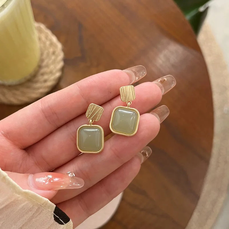 2022 Trend Summer Cute Geometric Ear Clip Earrings Retro Vintage Style Light Green Square Clip Earrings for Womn Without Holes