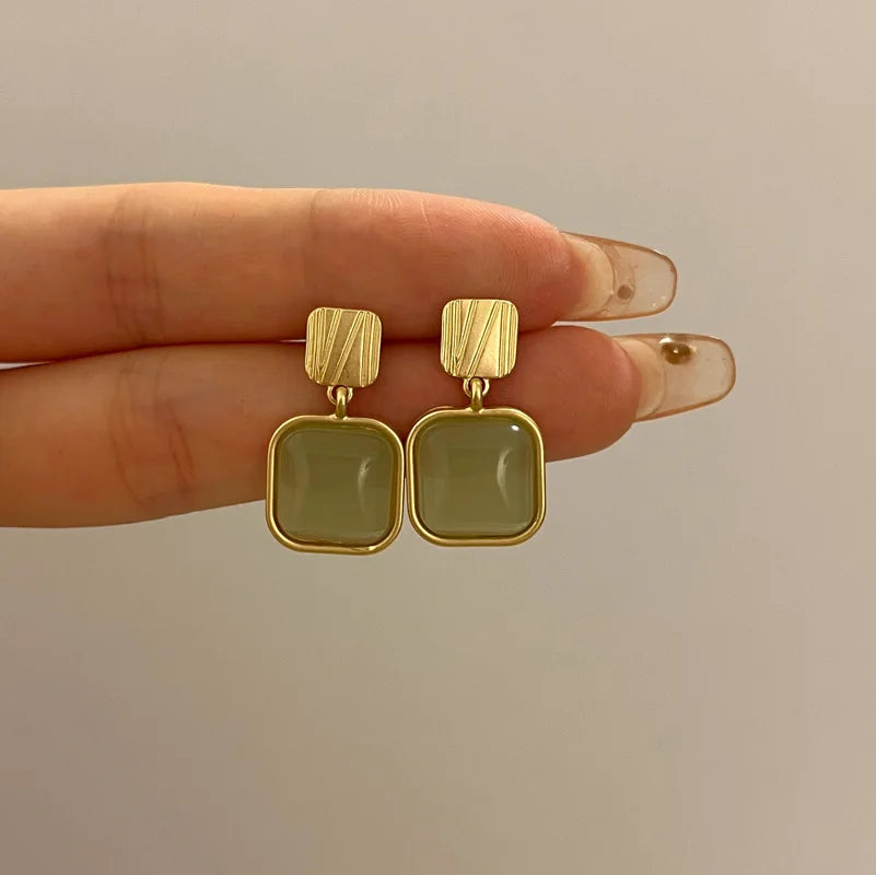 2022 Trend Summer Cute Geometric Ear Clip Earrings Retro Vintage Style Light Green Square Clip Earrings for Womn Without Holes