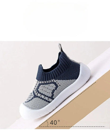 Children's New Toddler Shoes Explosion Spring and Fall Leisure The Baby Board Shoes Soft Soles Stirrups Korean Flyknit Shoe