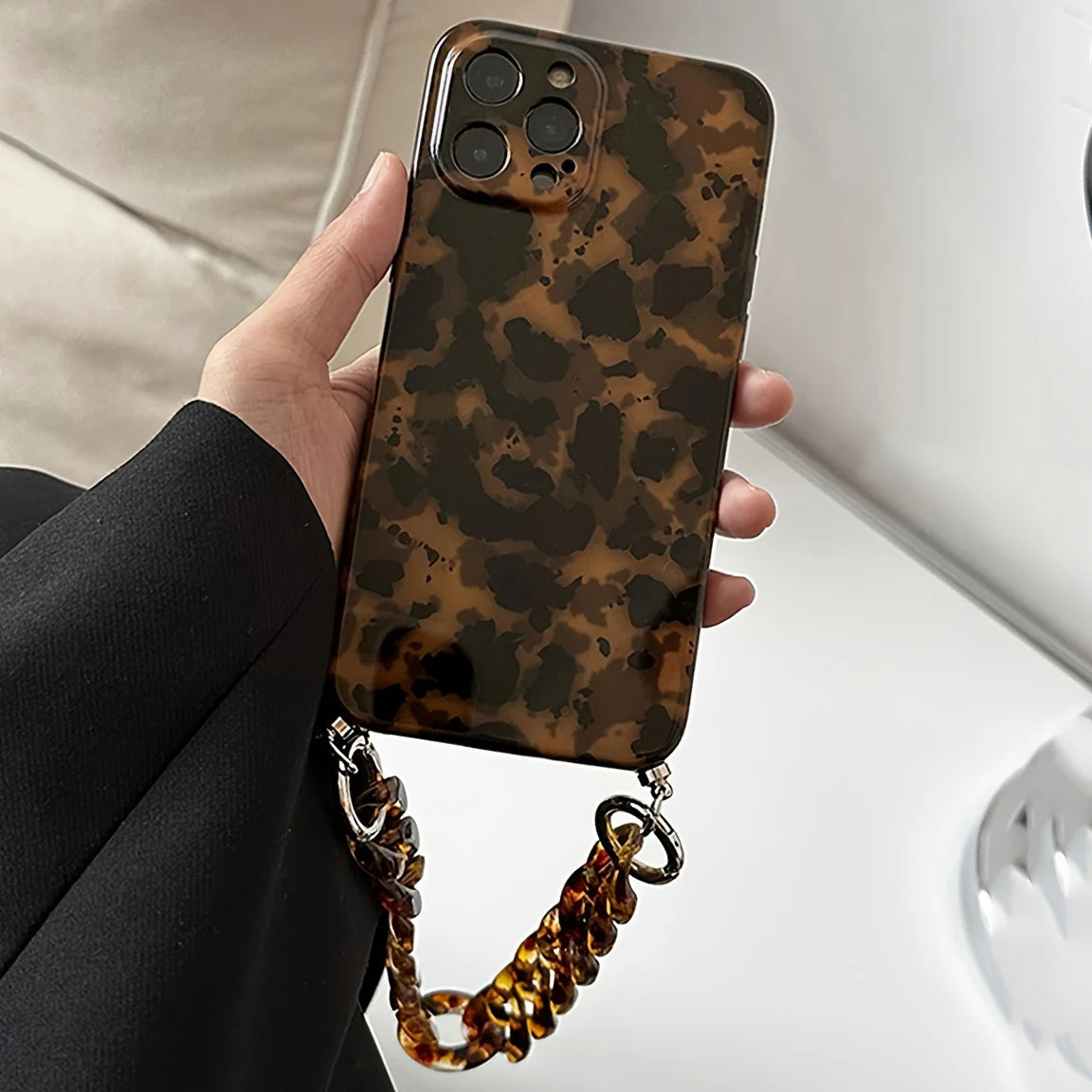 Luxury Retro Leopard Vintage Amber case For iPhone 16 15 14 13 12 Pro Max 11 Cute Sexy Amber Bracelet Wristband Chain Back Cover